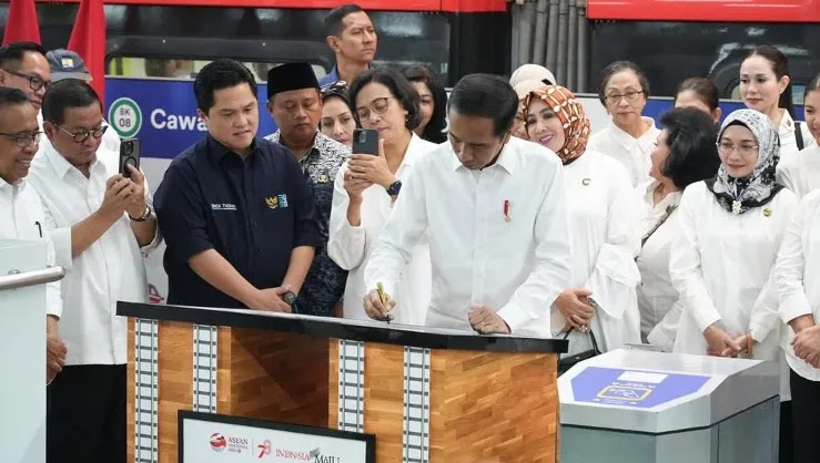 Jokowi20resmikan20lrt