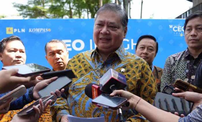 Menteri Koordinator Bidang Perekonomian Airlangga Hartarto menemui awak media dalam acara CEO Insight - Kompas100 CEO Forum di Jakarta, Selasa (4/11/2025) | dok: humas/ekon
